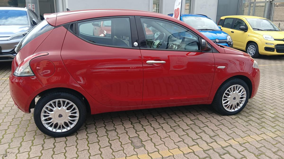 Lancia Ypsilon 1.2 69 CV 5 porte GPL Gold